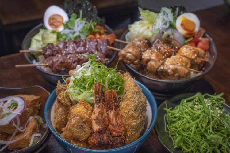 士林夜市,直火燒肉,丼飯,廣島牡蠣,燒肉串,雞腿串,牛肋串,台北,燒肉,直火人 直火燒肉丼飯屋,士林區