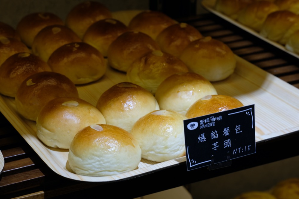 美食／桃園美食｜超人氣「爆漿泡芙」在藝文特區！海鹽捲捲　蜂蜜岩燒蛋糕　還有免費黑咖啡！