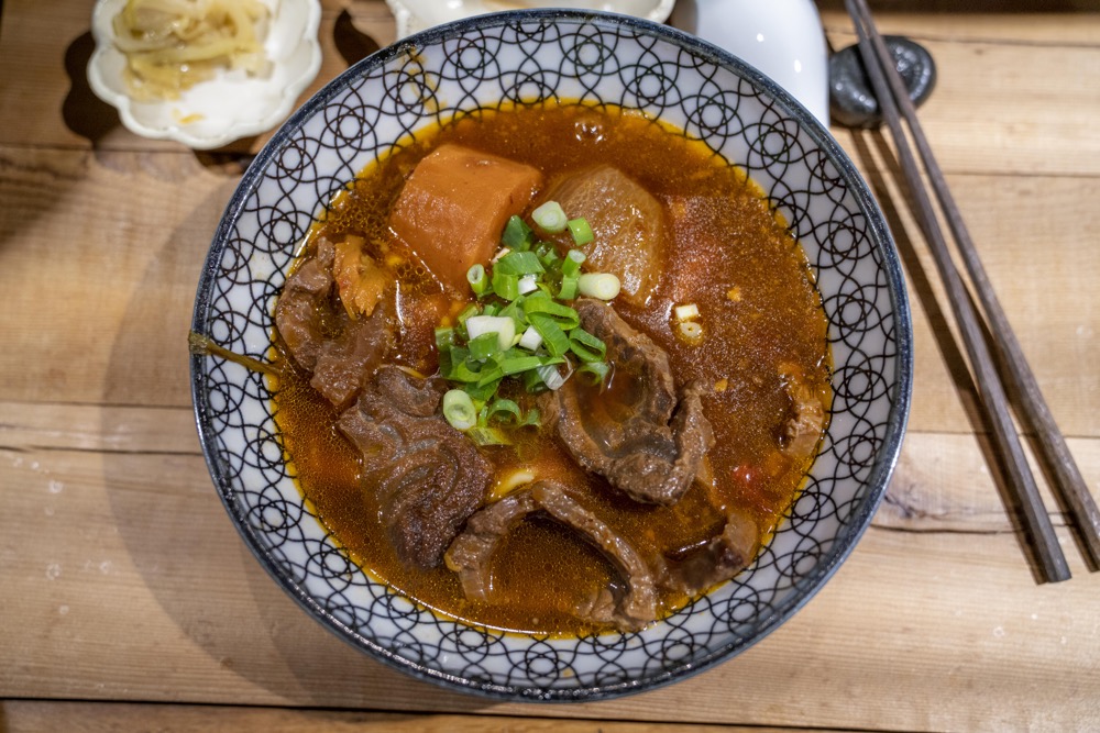 美食／板橋美食 門前隱味牛肉麵｜預約制文青食堂 處處細緻職人味 品嚐暖入人心的家常料理