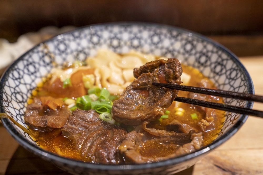 美食／板橋美食 門前隱味牛肉麵｜預約制文青食堂 處處細緻職人味 品嚐暖入人心的家常料理