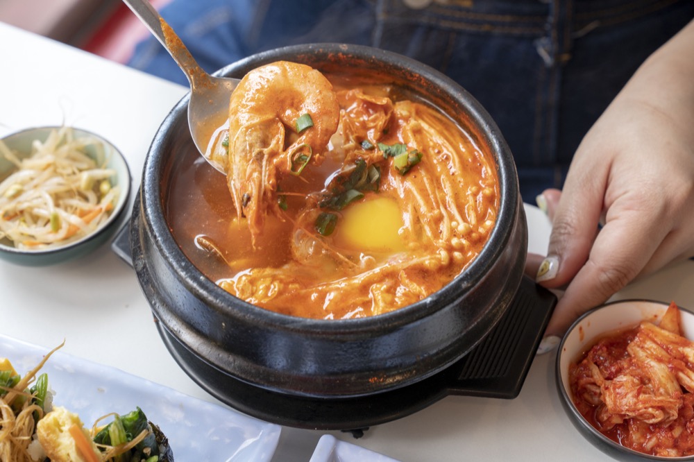 台中韓式料理　首爾飯桌｜韓國歐巴開的　韓式飯捲口味道地且夠味！