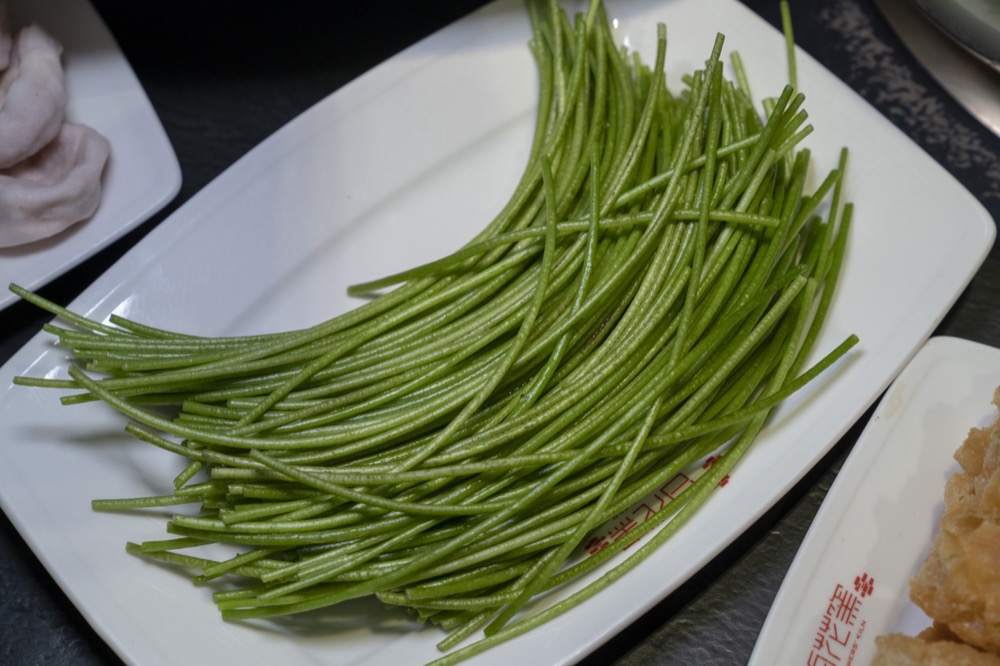 美食／新竹火鍋聚餐　百花窯鍋品｜老闆用心堅持　香麻爽口的優質麻辣鍋　人均五百吃到撐破肚皮