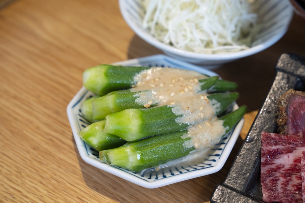 美食／台中日式餐廳　嵐山熟成牛かつ專売｜二訪讓人驚艷　用心搭配的炸牛排三盛合　滿足吃貨人的胃