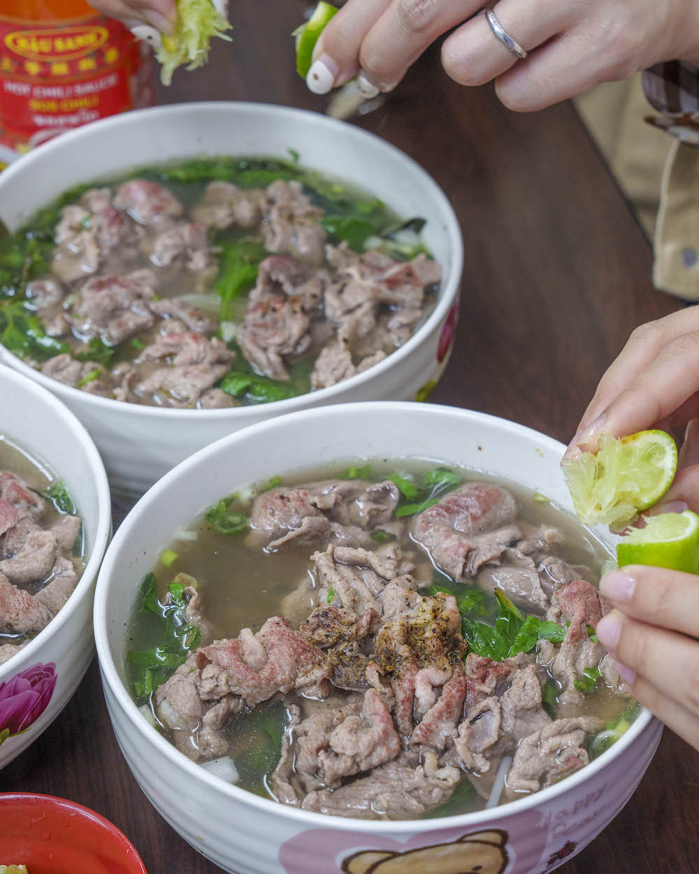 板橋美食 越南 阿準 牛肉河粉 法國麵包 涼拌木瓜｜老闆是越南人，用餐時段的人潮很驚人！