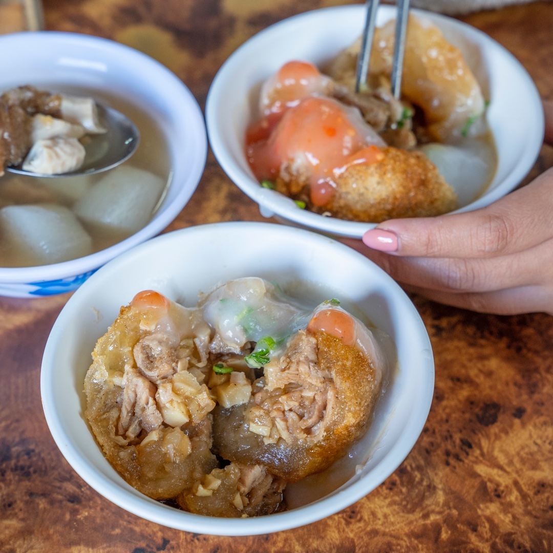 台中美食 吳記脆皮肉圓｜超犯規銅板美食！現炸「黃金脆皮肉圓」脆口又彈牙，隱藏版加辣是亮點！｜美食