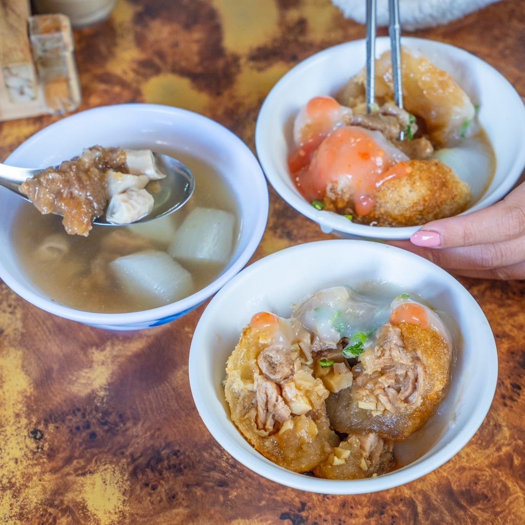 台中美食 吳記脆皮肉圓｜超犯規銅板美食！現炸「黃金脆皮肉圓」脆口又彈牙，隱藏版加辣是亮點！｜美食