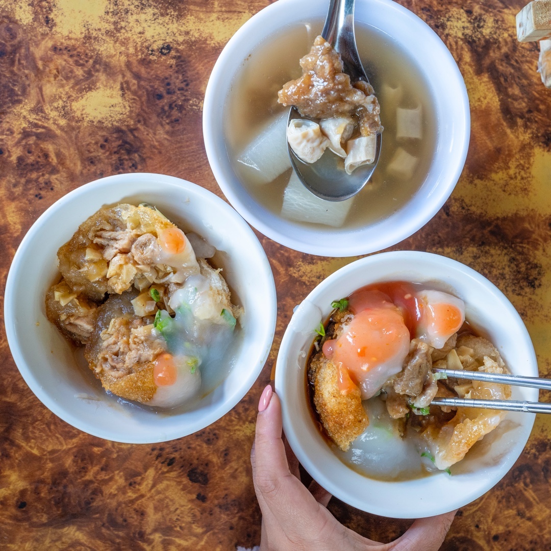 台中美食 吳記脆皮肉圓｜超犯規銅板美食！現炸「黃金脆皮肉圓」脆口又彈牙，隱藏版加辣是亮點！｜美食