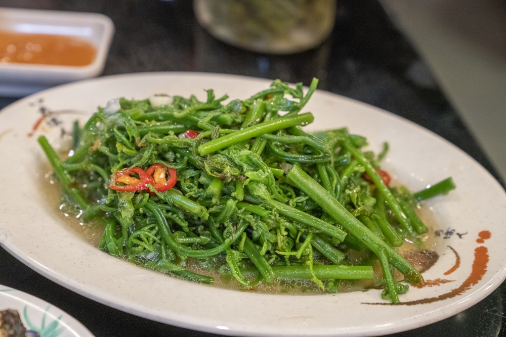 台北美食 阿城鵝肉｜連續四年「米其林必比登推薦」必吃　肥美味濃「招牌煙燻鵝肉」觀光客也朝聖！