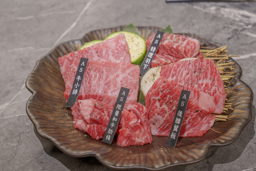 東區美食　青杉燒肉｜東區奢華燒肉品牌再加一　專人代烤「頂級A5和牛、波士頓活體龍蝦」海陸享受通通滿足！