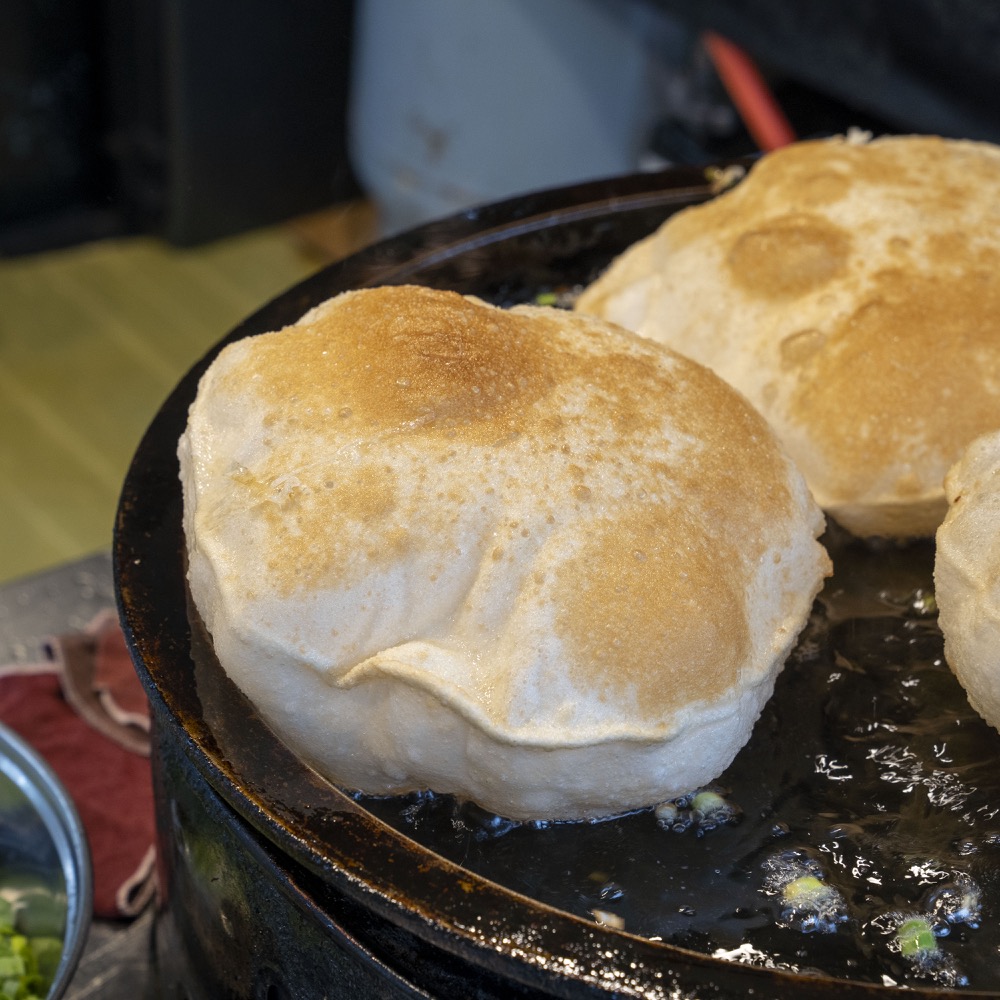 美食／北投溫泉美食｜復興公園超吸睛巨無霸「炸彈蔥油餅」　必點雙蛋口味一吃會上癮！