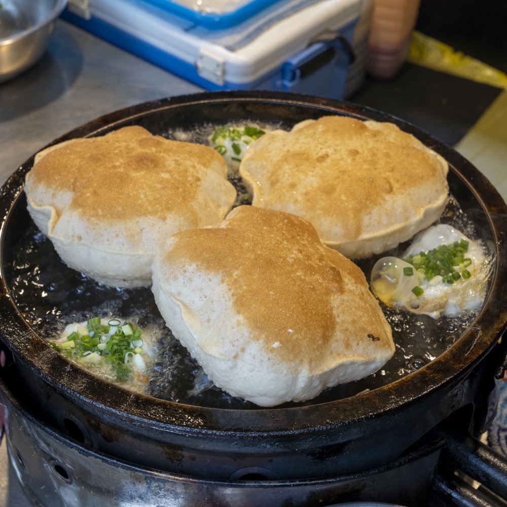 美食／北投溫泉美食｜復興公園超吸睛巨無霸「炸彈蔥油餅」　必點雙蛋口味一吃會上癮！