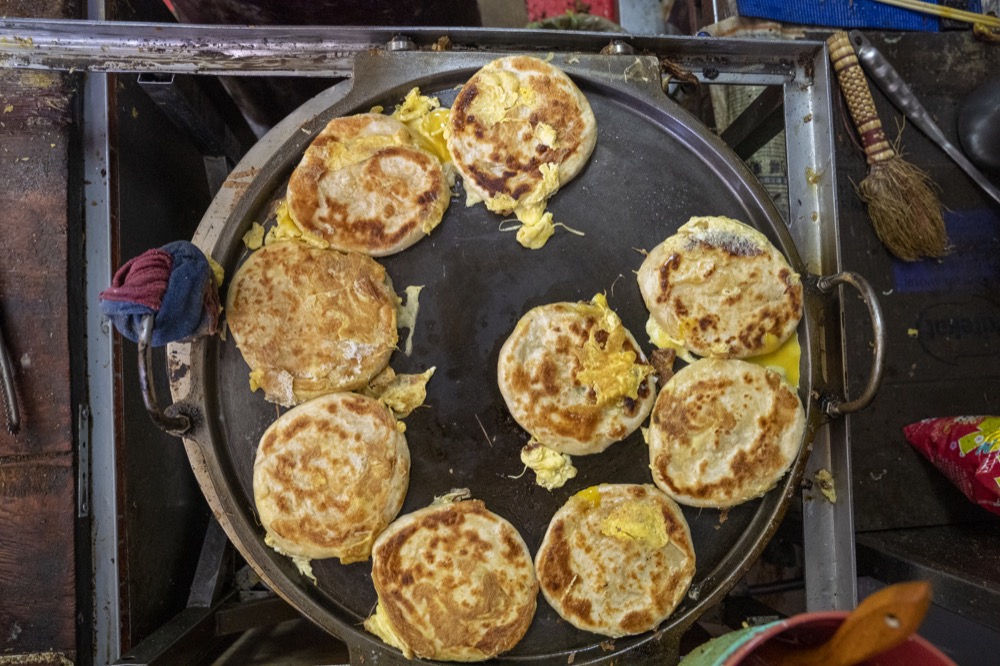 美食／台中東勢美食 老祖早餐蛋餅｜來自安徽獨特「灌蛋餅」手法 金黃厚實餅皮搭配烘蛋內餡