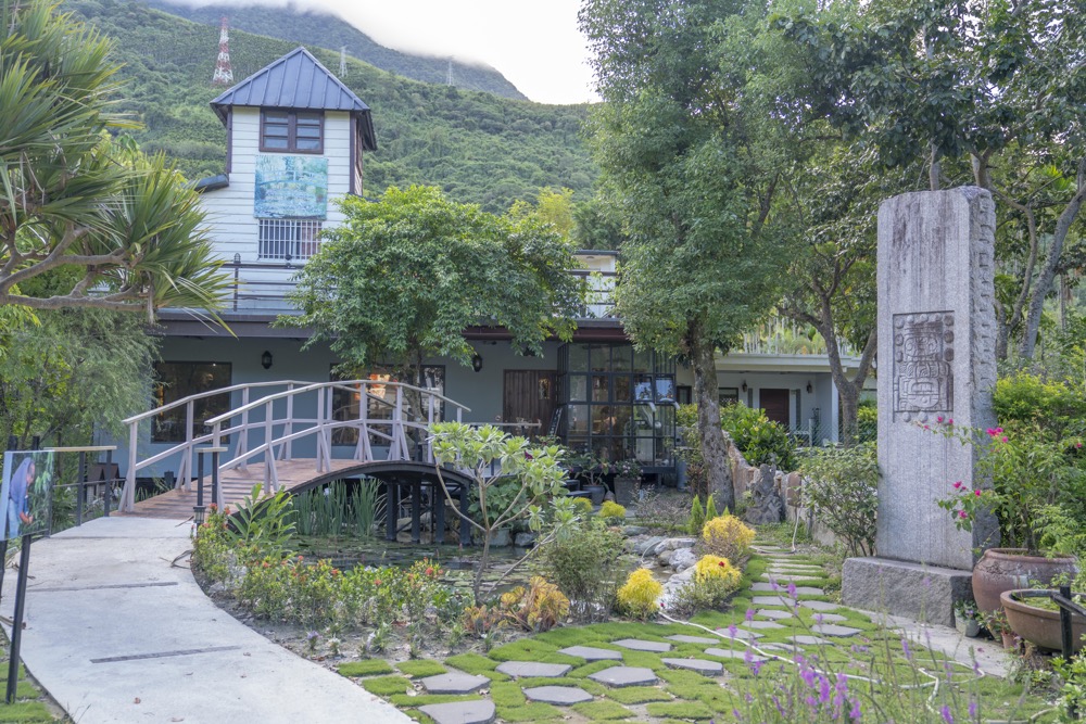 花蓮吉安住宿莫內花園咖啡農莊 鯉魚潭住宿首選 清幽歐式民宿 農莊小徑 咖啡香圍繞超舒適 算命的說我很愛吃