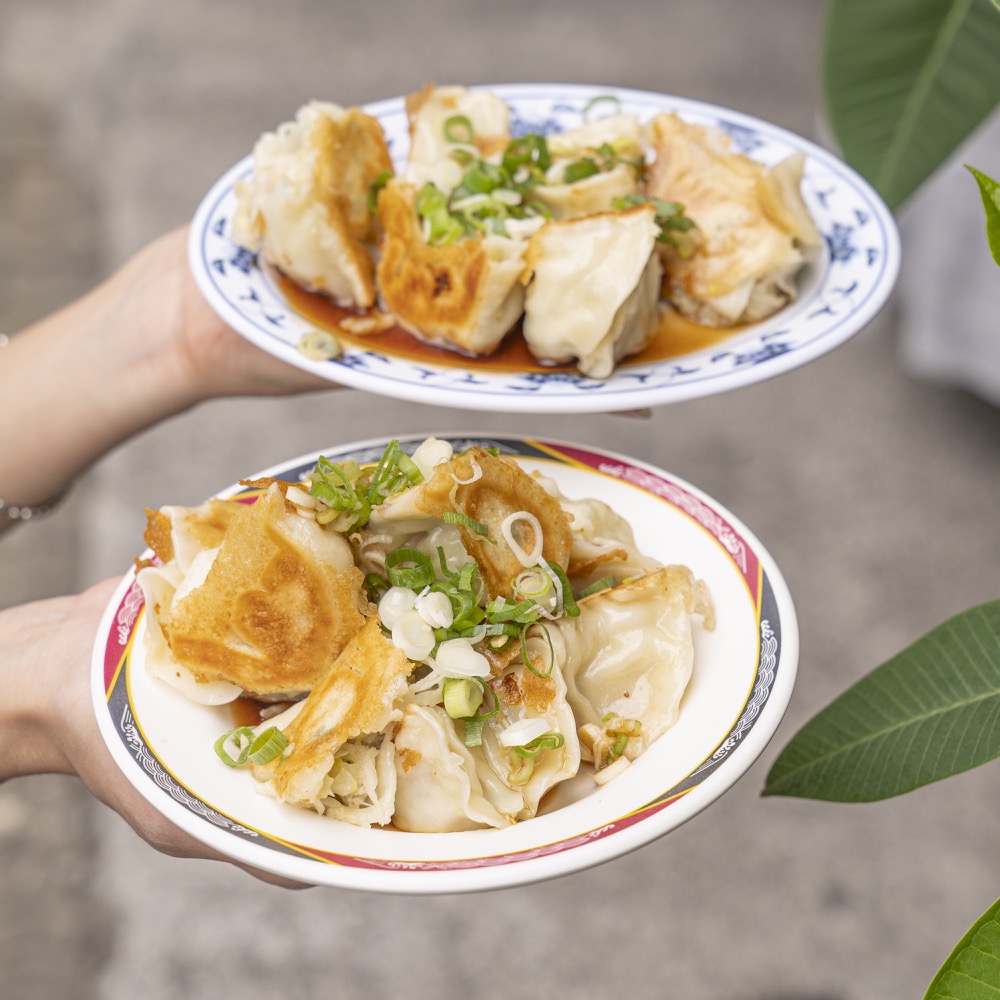 高雄美食 金龍水煎餃｜現點現做！在地隱藏版老字號早餐「水煎餃」皮薄酥脆，讓人欲罷不能！