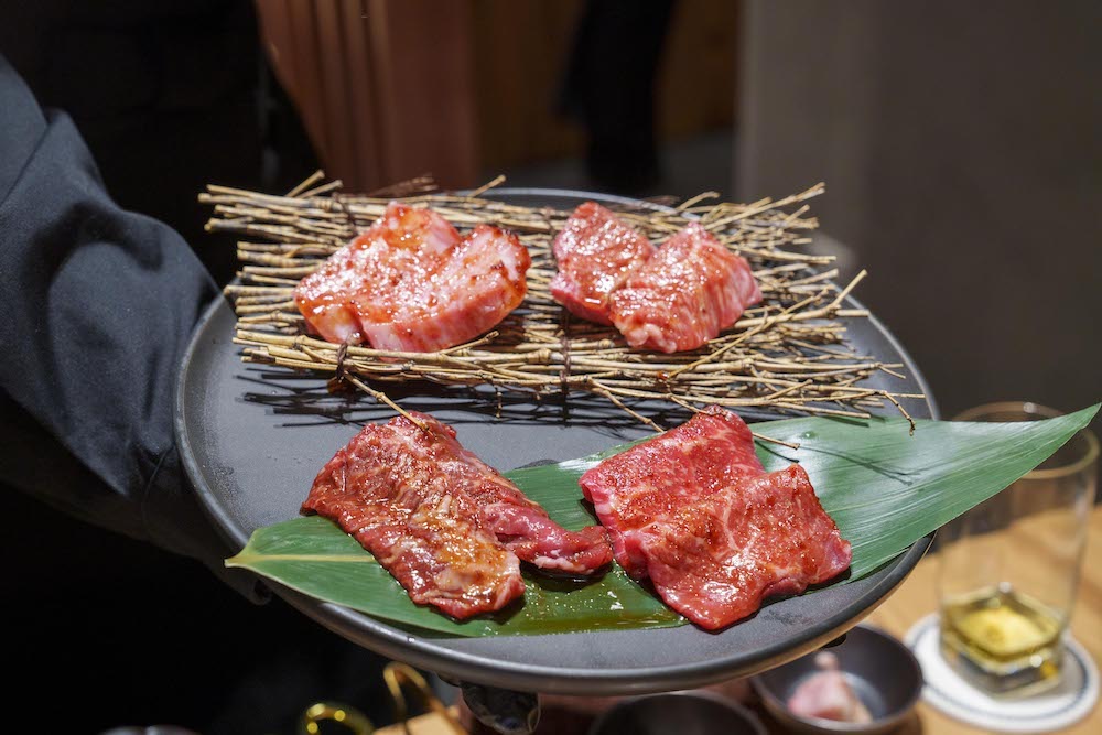 台中燒肉　和牛EMPEROR｜日本整組搬來的頂級和牛燒肉!讓你1秒到日本！