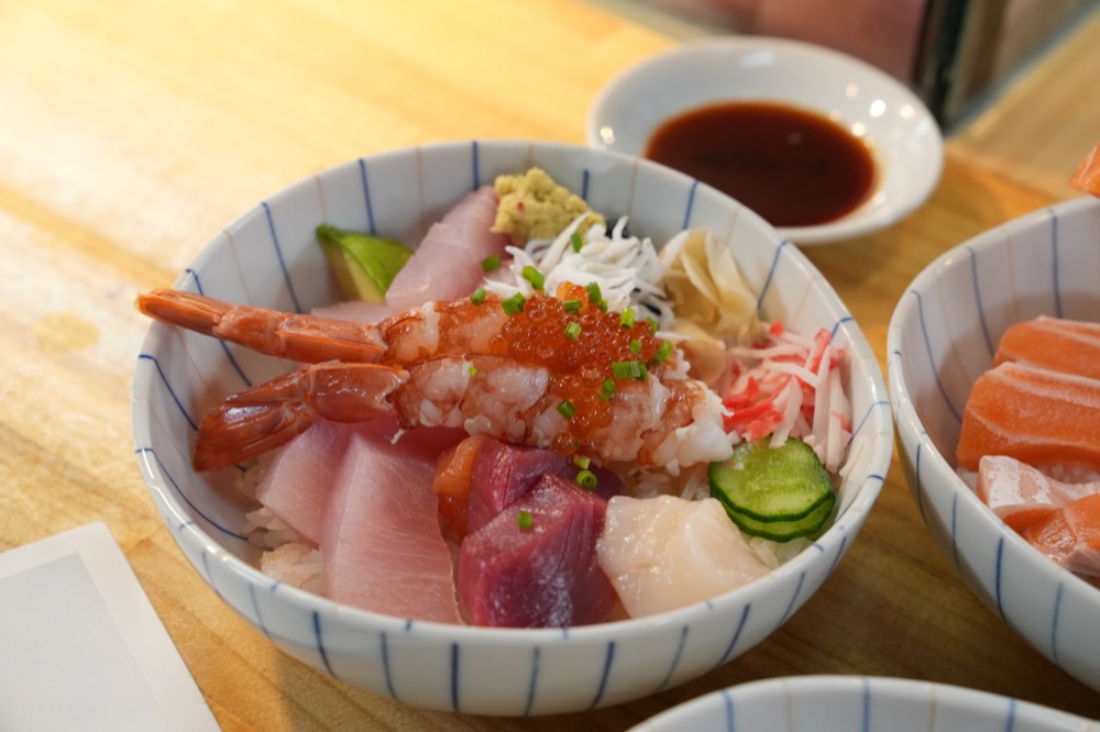 漁匠甘霖，台北美食，永樂市場內的平價新鮮生魚丼，逛迪化街也值得一試