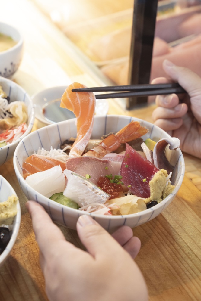 漁匠甘霖，台北美食，永樂市場內的平價新鮮生魚丼，逛迪化街也值得一試