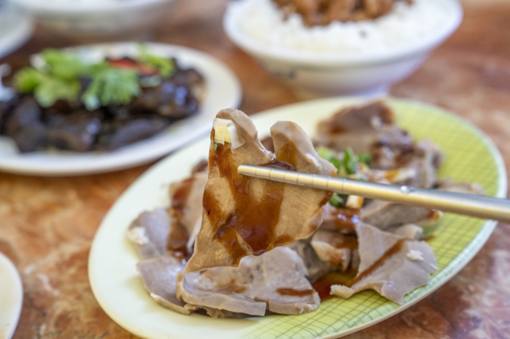 花蓮美食 瑞穗張家滷肉飯│當日現宰肥美溫體豬+花蓮玉溪米，平價高品質的堅持，銅板買得到的幸福美味~