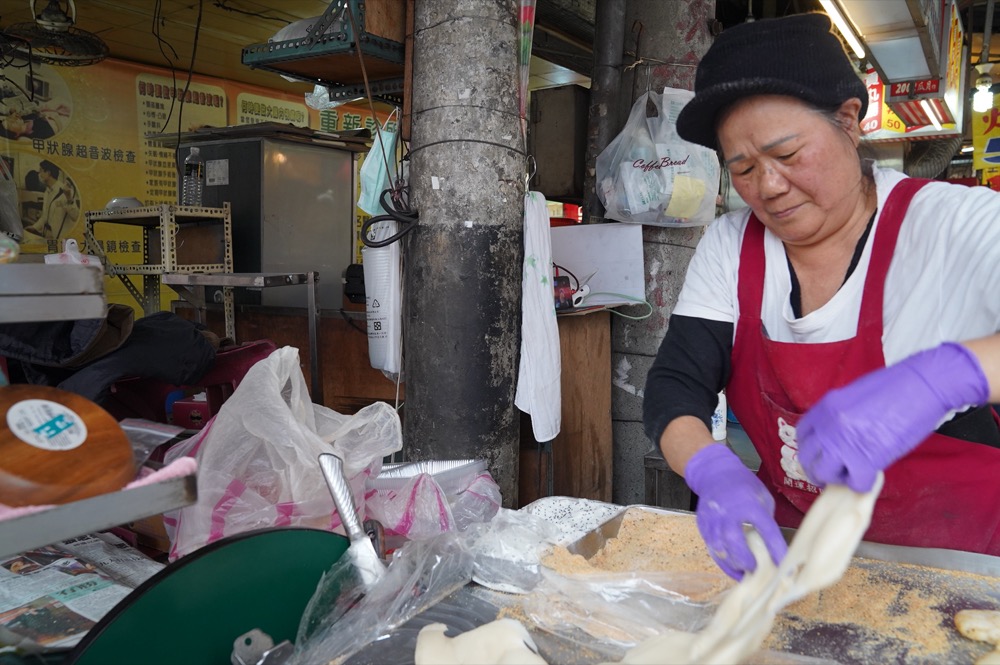 三重美食 古早味ㄚ嬤的麻糬｜麻糬控必吃！三重人氣「超柔軟麻糬」重量級登場！