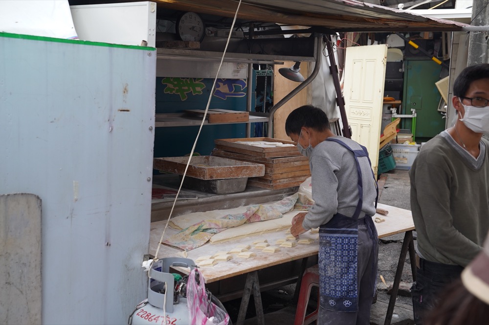 車路頭街雙胞胎甜甜圈，三重美食，三十年老店，一出爐就秒殺