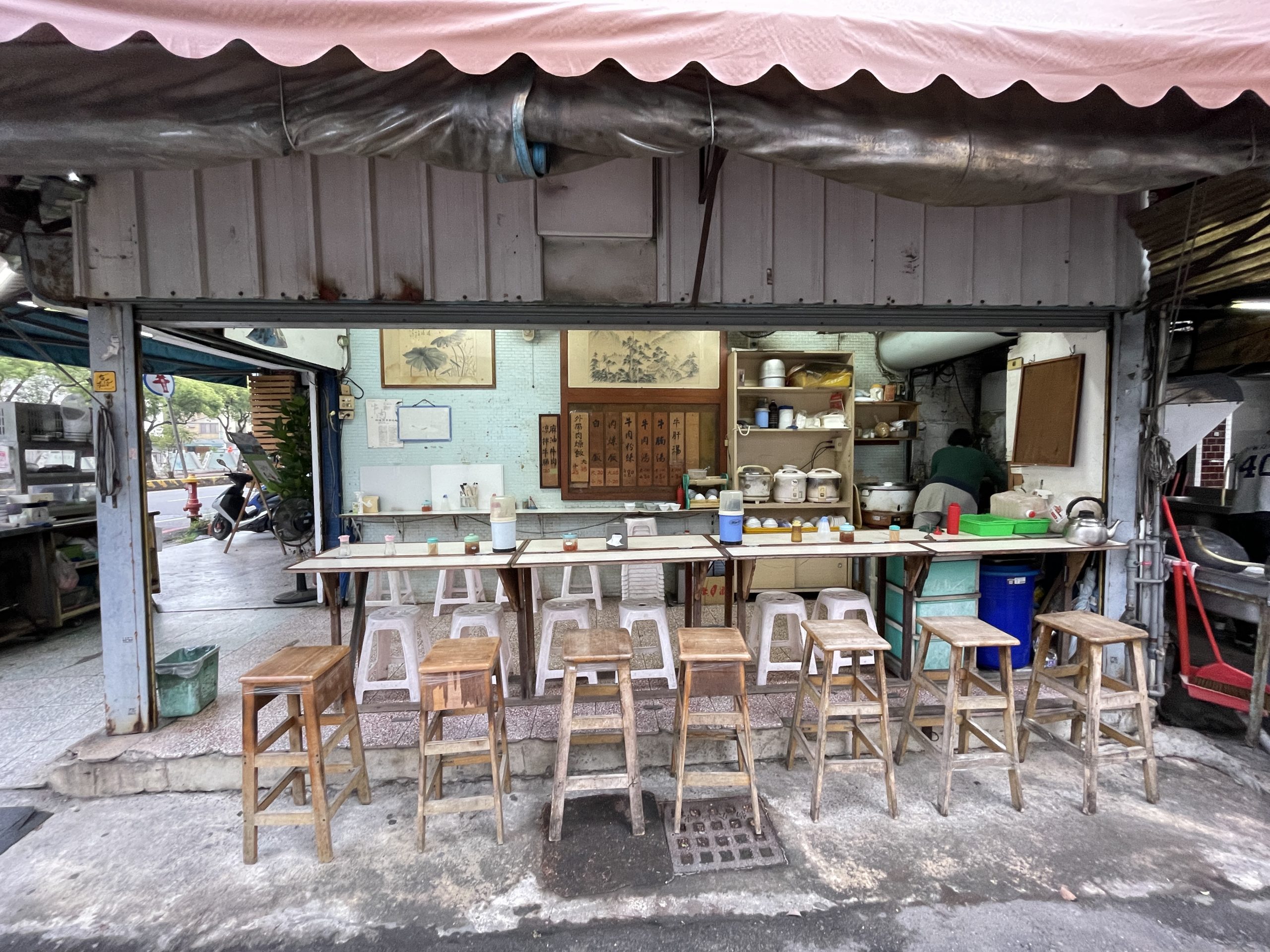 台南美食　長榮牛肉湯｜入口即化牛肉湯嘎滿滿滷肉的滷肉飯　就是台南道地好早餐啦！