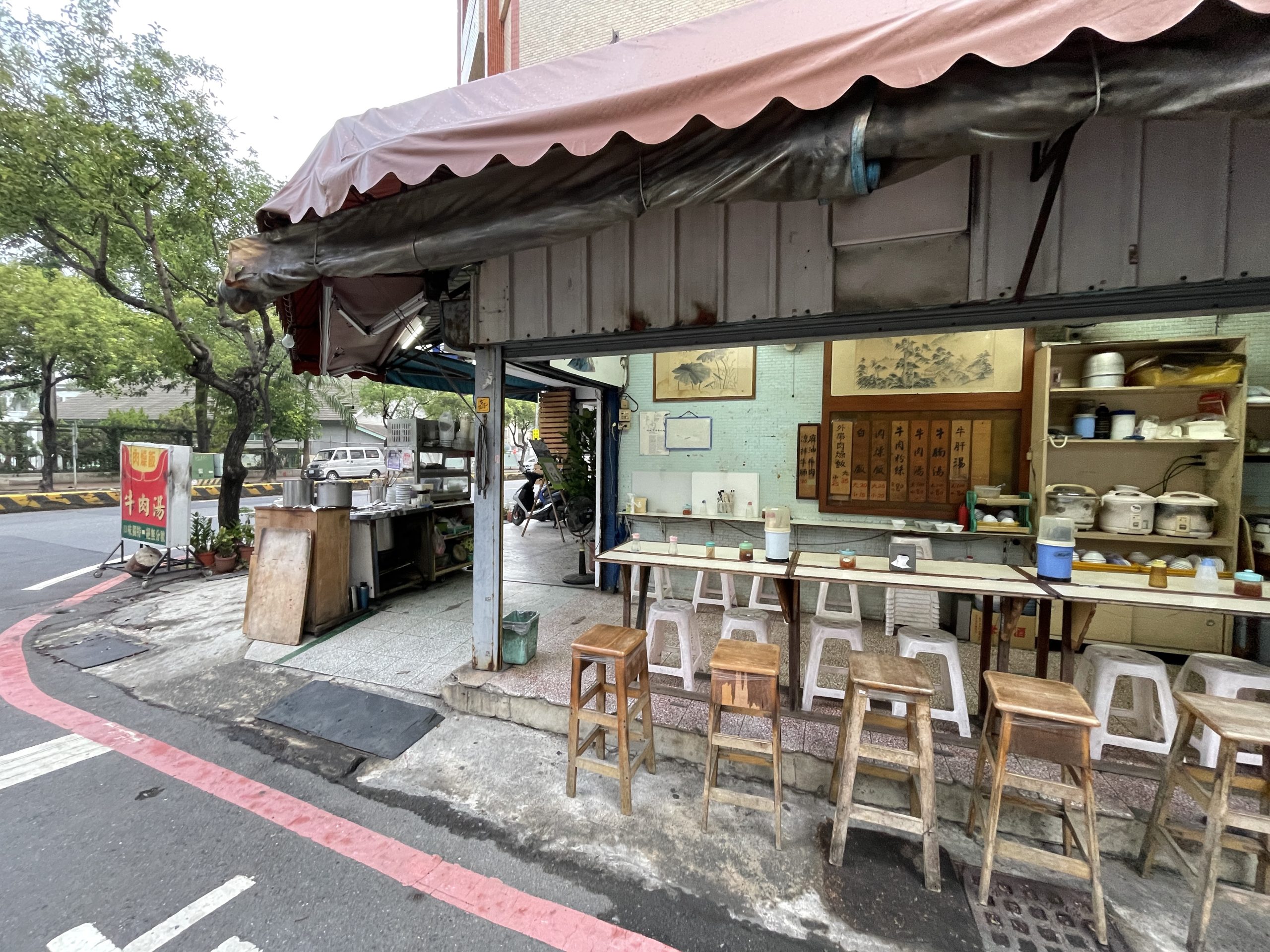 台南美食　長榮牛肉湯｜入口即化牛肉湯嘎滿滿滷肉的滷肉飯　就是台南道地好早餐啦！