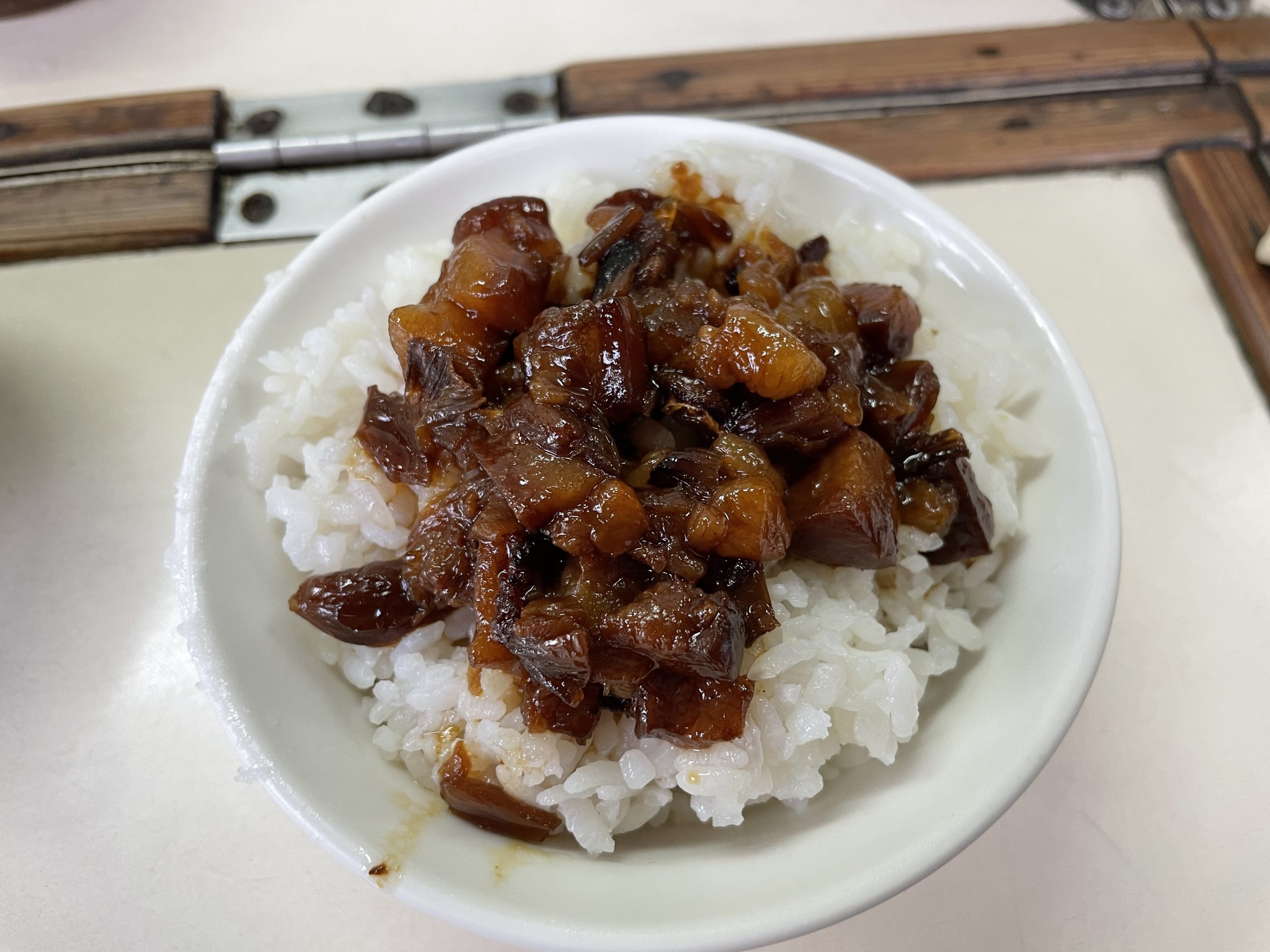 台南美食　長榮牛肉湯｜入口即化牛肉湯嘎滿滿滷肉的滷肉飯　就是台南道地好早餐啦！