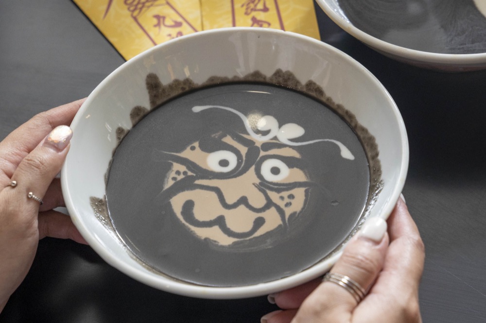 高雄美食 九記食糖水｜來喝一碗道地香港芝麻甜湯，還畫上逗趣表情太吸睛！