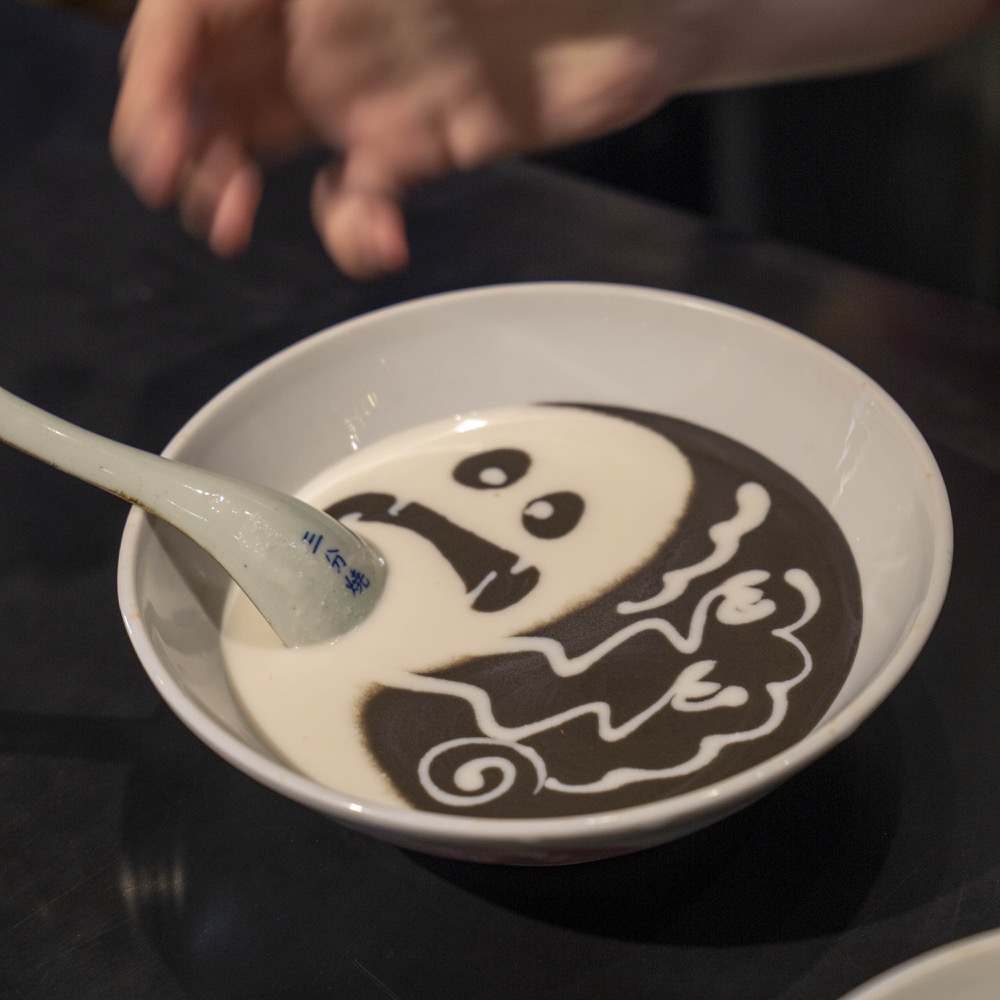 高雄美食 九記食糖水｜來喝一碗道地香港芝麻甜湯，還畫上逗趣表情太吸睛！