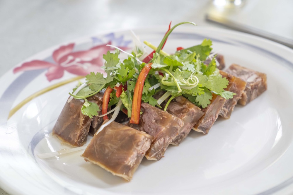 台東美食 ｜隱藏版功夫菜館！關山必吃「同心餃子館」，飽滿多汁水餃、酥脆炸肥腸好吃到筷子停不下來！