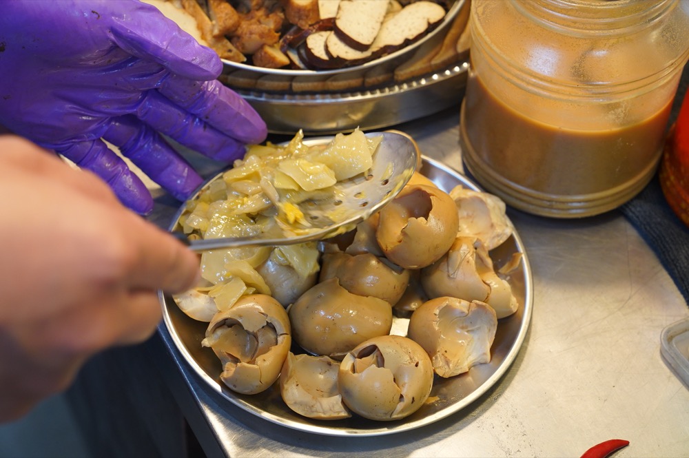 美食／新莊美食 滷味阿伯｜夏天開胃選擇！隱藏新莊夜市人氣「冷滷味」