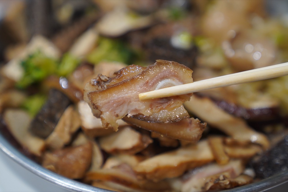 美食／新莊美食 滷味阿伯｜夏天開胃選擇！隱藏新莊夜市人氣「冷滷味」