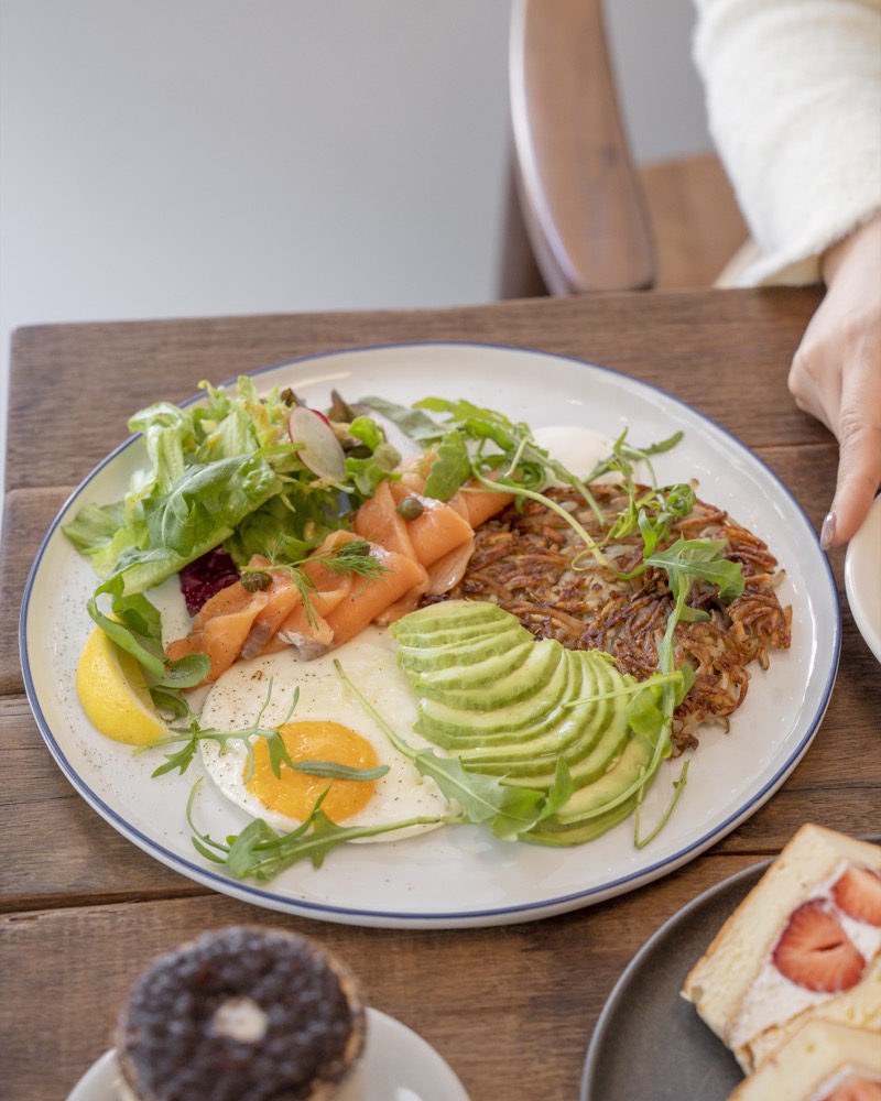 台北早午餐 Nook brunch｜北海道十勝鮮奶油草莓三明治相當吸引人，貝果貝果也好食