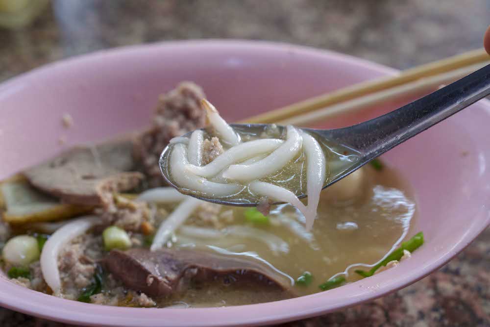 曼谷美食　榮泰米粉湯Rung Rueang Pork Noodle｜連續多年獲得米其林必比登美食推介的曼谷人氣小吃!