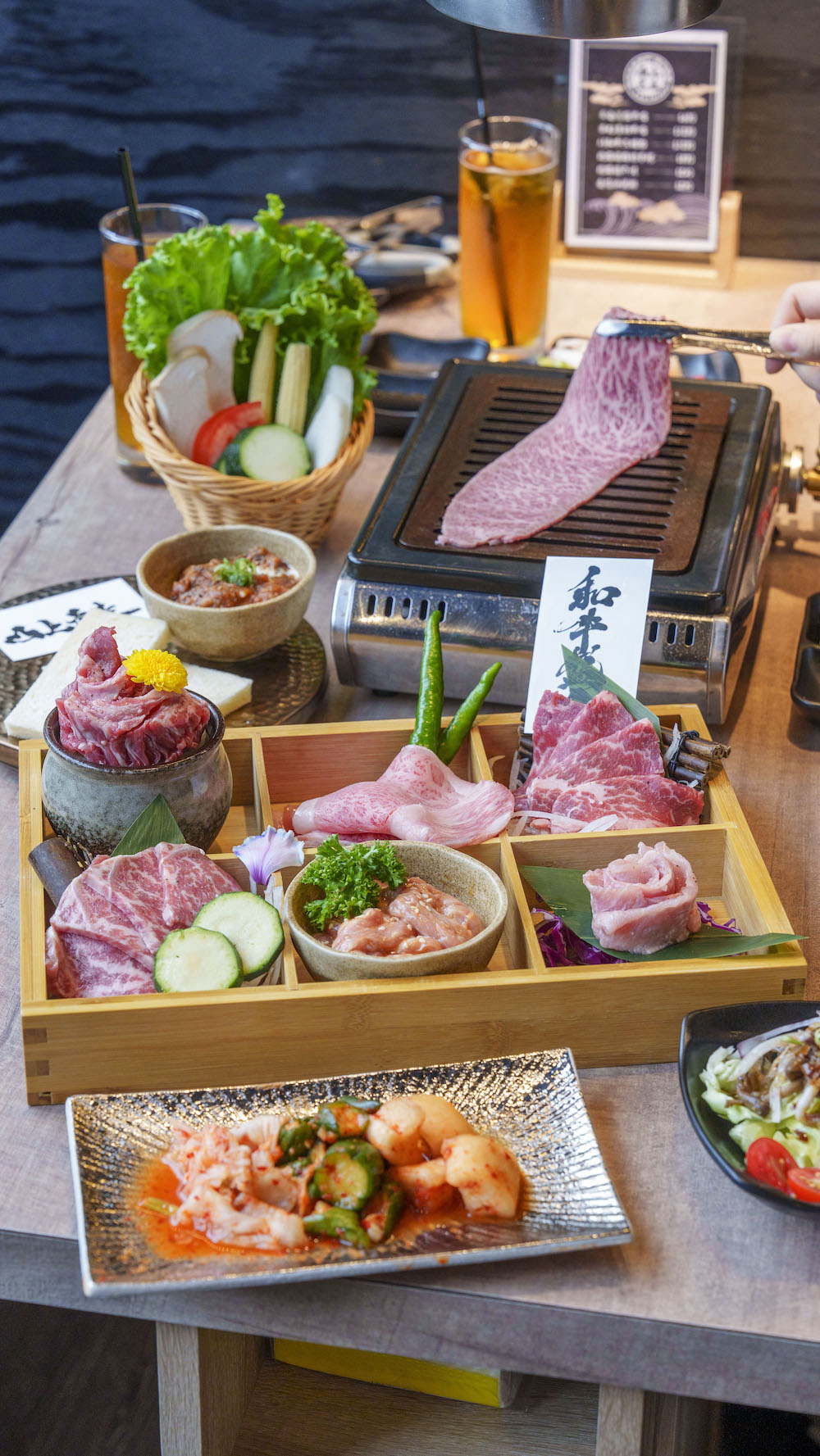 台北燒肉 山上走走｜超強「日式無菜單燒肉」插旗華山　好奢華「海膽手捲、和牛三明治」精緻美味！