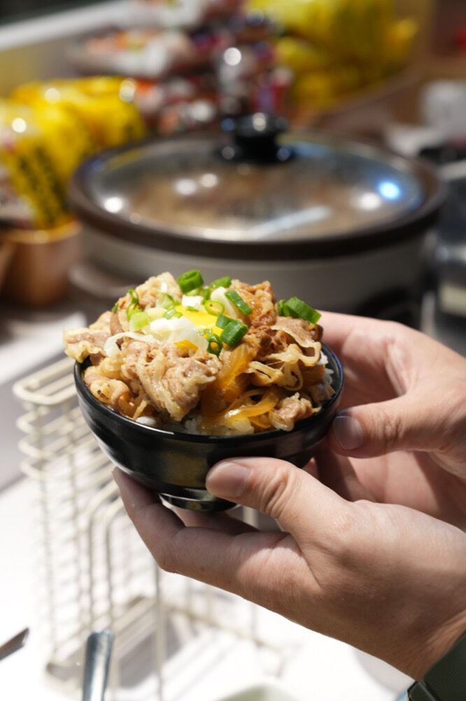 柒柒石頭火鍋，蘆洲美食，人氣鍋物吃到飽，還有好吃牛丼飯