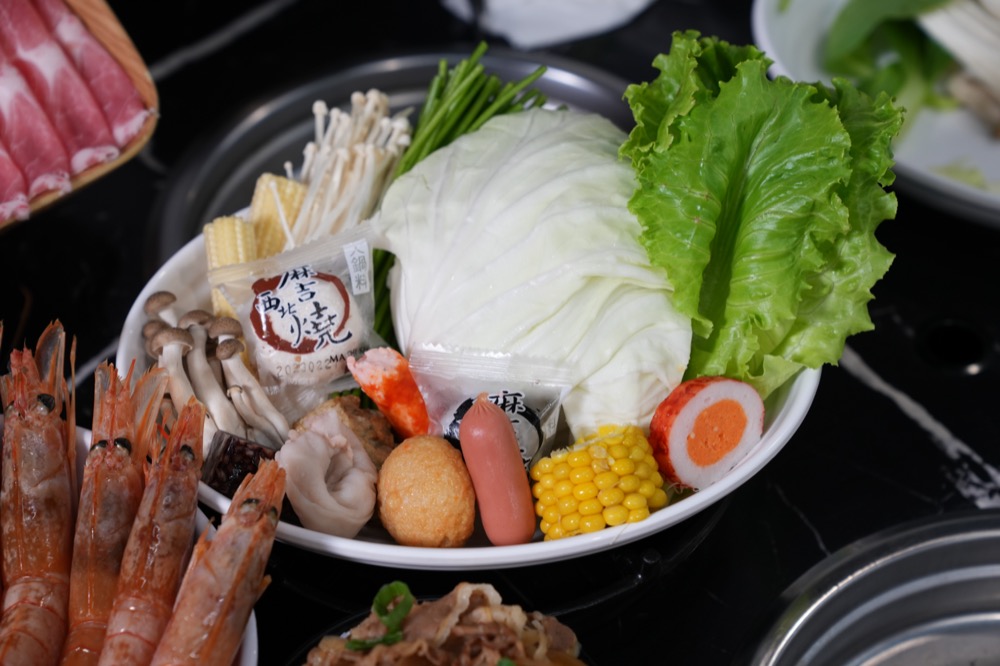 新北美食｜大胃王先衝！柒柒石頭火鍋吃到飽　牛丼飯鹹香涮嘴必朝聖