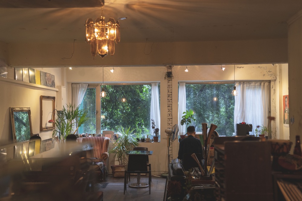 SmilingJesusontheroof9