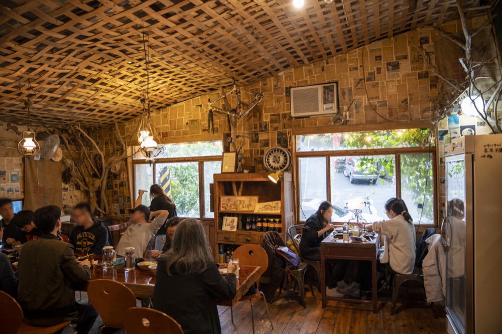 金瓜石美食　隱身於山城裡的老建築、家常菜的好味道、一夜干專賣