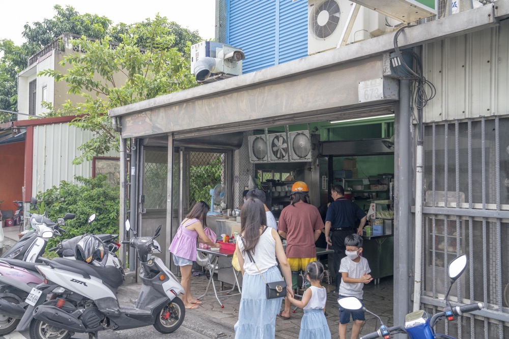 花蓮早餐 廖早點｜在地人也大推！吉安必吃早餐，隱藏版「雙蛋蛋餅」外酥內軟超欠吃！