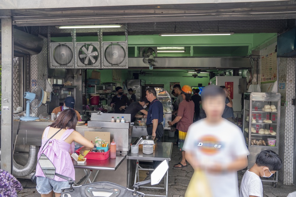 花蓮早餐 廖早點｜在地人也大推！吉安必吃早餐，隱藏版「雙蛋蛋餅」外酥內軟超欠吃！