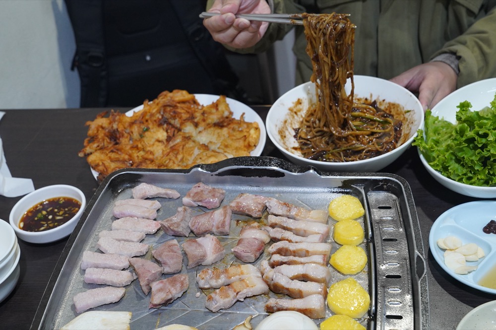 美食／台北美食 東輝韓食館｜預約才吃得到韓味食堂！來自韓國華僑老闆好手藝