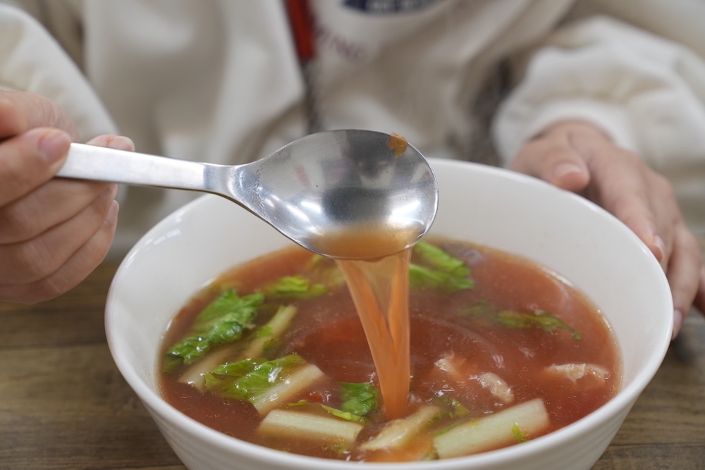 台北美食　牛將軍小館｜港墘捷運站周邊「番茄牛肉麵」　得過獎的「甘甜湯頭＋超嫩牛腩肉」一吃入魂！