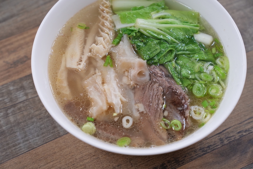 台北美食　牛將軍小館｜港墘捷運站周邊「番茄牛肉麵」　得過獎的「甘甜湯頭＋超嫩牛腩肉」一吃入魂！