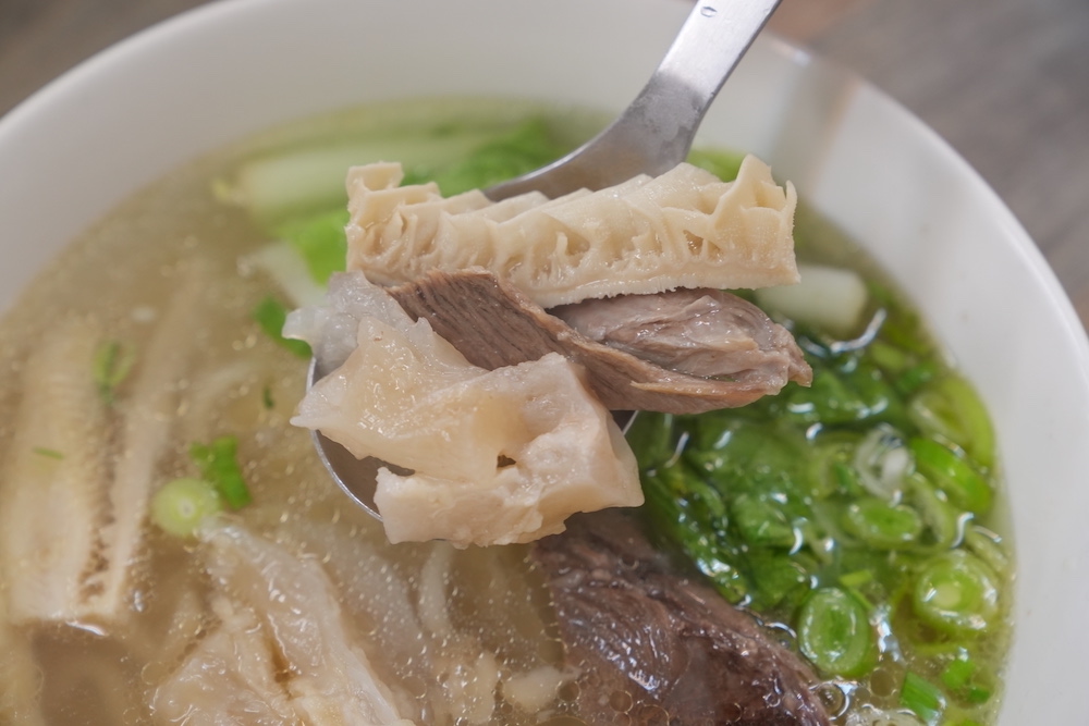 台北美食　牛將軍小館｜港墘捷運站周邊「番茄牛肉麵」　得過獎的「甘甜湯頭＋超嫩牛腩肉」一吃入魂！