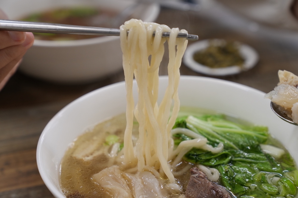 台北美食　牛將軍小館｜港墘捷運站周邊「番茄牛肉麵」　得過獎的「甘甜湯頭＋超嫩牛腩肉」一吃入魂！