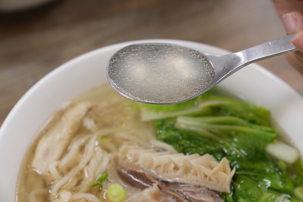 台北美食　牛將軍小館｜港墘捷運站周邊「番茄牛肉麵」　得過獎的「甘甜湯頭＋超嫩牛腩肉」一吃入魂！