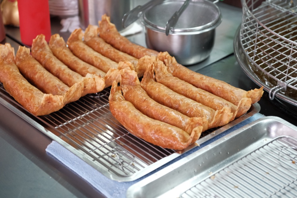 葉家肉粥(大稻埕廟口肉粥)，捷運大橋頭站美食，傳承四代的古早味炸物，「肉粥、紅燒肉、豬肝炸」古早味飄香！