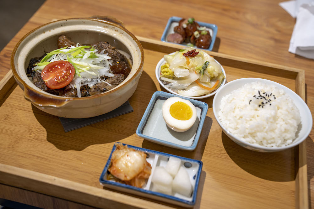 低調路線「精緻台式定食」藏身忠孝復興站　欠吃無比「香酥紅燒豚肉」是最想念的家常味！