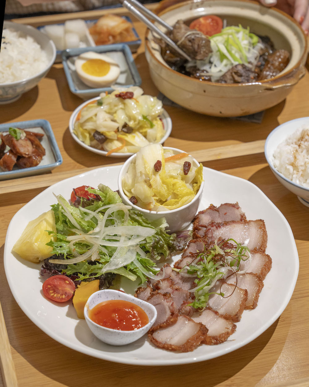 低調路線「精緻台式定食」藏身忠孝復興站　欠吃無比「香酥紅燒豚肉」是最想念的家常味！